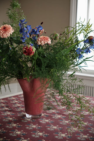 Linnea Tischdecke 150 × 280 cm – Weinrot gemustert