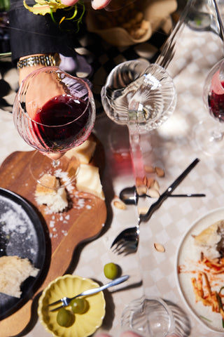 Byon Flowy Schneide- & Servierbrett aus Akazienholz 40 × 20 cm