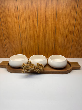 Holzplatte aus Akazienholz mit 3er Bondy Schälchen -weiß
