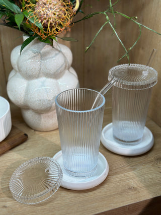 Relief Trinkglas mit Deckel und Strohhalm