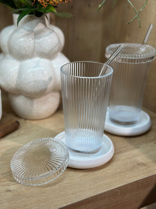 Relief Trinkglas mit Deckel und Strohhalm