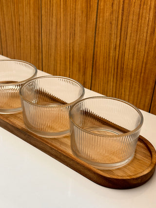 Relief Schälchen Set mit Servierplatte aus Holz