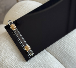 Serviertablett mit Acrylgriffen und goldfarbenen Details – Schwarz